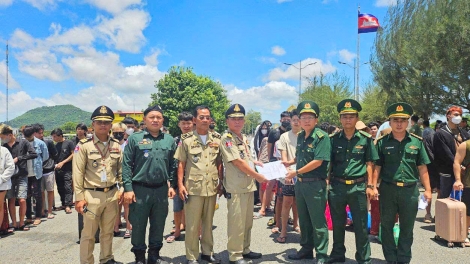 Tiếp nhận 72 công dân Việt Nam do cơ quan chức năng Campuchia bàn giao