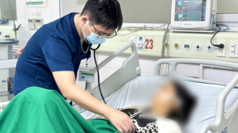 Hôn mê sâu, suy đa tạng sau chuyến đi châu Phi