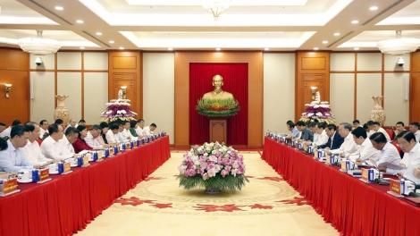 Thời sự 21h30 21/8/2025: Bộ Chính trị làm việc với Ban Thường vụ Thành ủy Hà Nội và Thành ủy TP.HCM