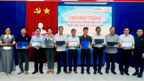 100% thôn ở Long Sơn, TPHCM có máy tính xách tay phục vụ chuyển đổi số