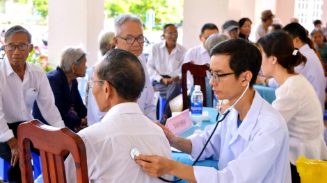 Thời sự 21h30 27/9/2025: Đề xuất khám sức khỏe miễn phí cho người cao tuổi, người nghèo từ 2026