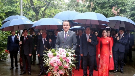 Đoàn đại biểu Đảng bộ tỉnh Phú Thọ dâng hương tưởng niệm các Vua Hùng trước thềm Đại hội lần thứ I