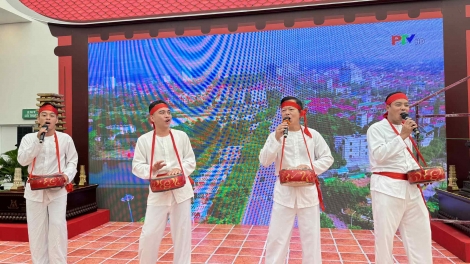 Hát xoan Phú Thọ được người dân hưởng ứng nhiệt tình tại Triển lãm thành tựu Đất nước