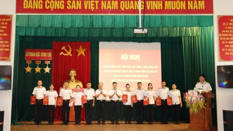 Lữ đoàn 126 Đặc công Hải quân trao quyết định thăng quân hàm cho 372 quân nhân