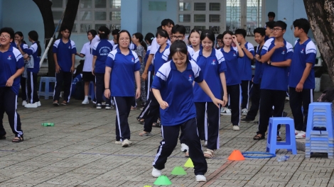 TP.HCM dự kiến hạn chế học sinh sử dụng điện thoại trong giờ ra chơi từ năm 2026