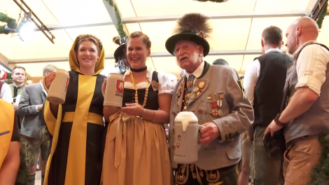 Du khách nô nức đổ về Lễ hội Bia Oktoberfest lần thứ 190