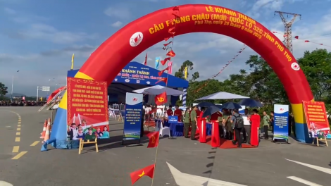 Sáng nay (28/09) cầu Phong Châu mới khánh thành, chính thức thông xe