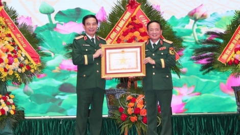 Trao Huân chương Quân công tặng các đồng chí Lãnh đạo Bộ Quốc phòng