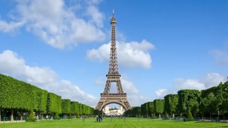 Pháp: Tên của 72 nữ khoa học gia sắp được khắc trên Tháp Eiffel