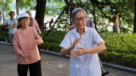Người cao tuổi cần được chăm sóc, thăm khám sức khoẻ toàn diện