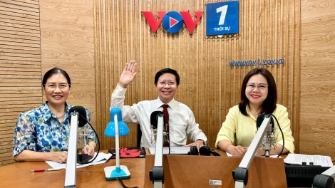 Những người lặng thầm sau cánh sóng