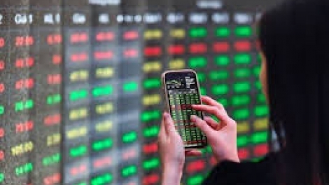 Phiên chứng khoán cuối tuần qua, VN-Index rung lắc mạnh, khối ngoại tiếp đà bán ròng.