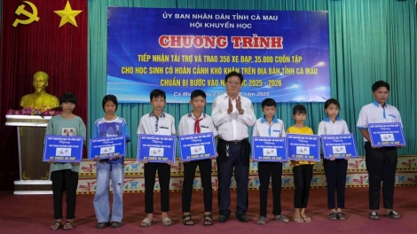        Cà Mau: Hơn 2 tỷ đồng hỗ trợ học sinh nghèo có hoàn cảnh khó khăn