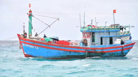 Đảo Sơn Ca hỗ trợ tàu cá ngư dân Gia Lai gặp sự cố trên biển