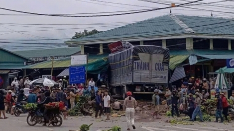Vụ xe tải lao vào chợ: Tập trung khắc phục hậu quả vụ tai nạn nghiêm trọng