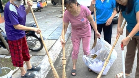 Tây Hồ quyết tâm đảm bảo vệ sinh môi trường, xây dựng phường Sáng – Xanh – Sạch – Đẹp