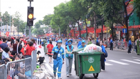 Hà Nội đẹp hơn từ hành động “ Cho tôi xin rác”