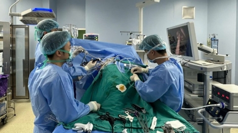 Áp dụng ghép thận tự thân để phẫu thuật thành công khối phình khổng lồ động mạch thận