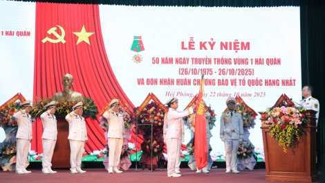 Vùng 1 Hải quân đón nhận Huân chương Bảo vệ Tổ quốc Hạng Nhất