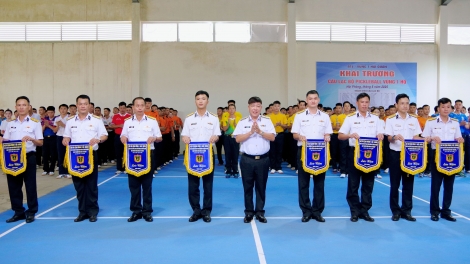 Khai mạc Giải thi đấu thể thao chào mừng 50 năm Ngày truyền thống Vùng 1 Hải quân