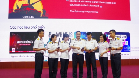 Vùng 2 Hải quân nâng cao kiến thức, kỹ năng số qua nền tảng “Bình dân học vụ số” Bộ Quốc phòng