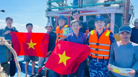 Dấu ấn đoàn viên Hải đội 202 Cảnh sát biển trong tuyên truyền IUU và tìm kiếm cứu hộ cứu nạn