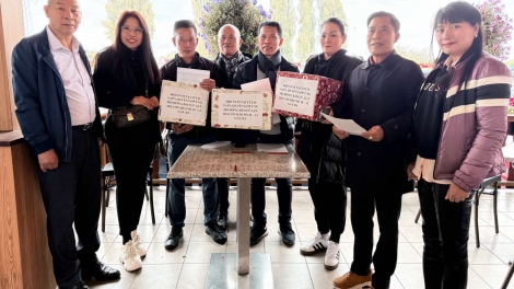 Hội Người Việt Nam tại TTTM Sapa ủng hộ đồng bào bị ảnh hưởng lũ lụt