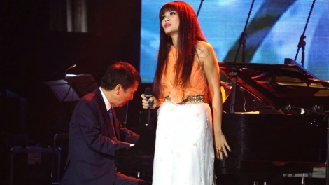 Ngọc Anh: "Luôn tự tin khi hát nhạc Phú Quang"