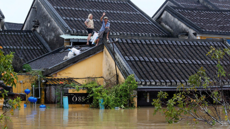 Thời sự 6h 31/10/2025: Phải tiếp cận người dân ở các khu vực còn bị cô lập do mưa lũ Miền trung