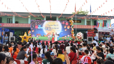 May 10 tổ chức vui Tết Trung thu “Trăng vàng May 10 – 80 năm sáng mãi”