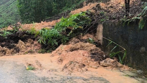 Đà Nẵng: Mưa lũ làm 6 người chết, 10 xã bị cô lập