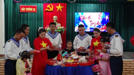 Trung thu ấm áp ở Đặc khu Trường Sa