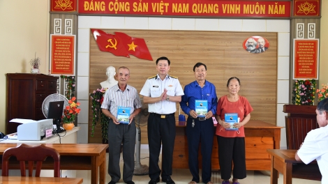 Bộ Tư lệnh Vùng 5 Hải quân tri ân các gia đình chính sách