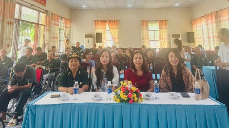 Hiệp hội Nhựa Việt Nam thăm hỏi, tặng quà người có công