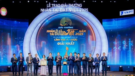 Ê kíp ghép đa tạng từ người hiến chết não được vinh danh tại giải thưởng Nhân tài đất Việt 2025