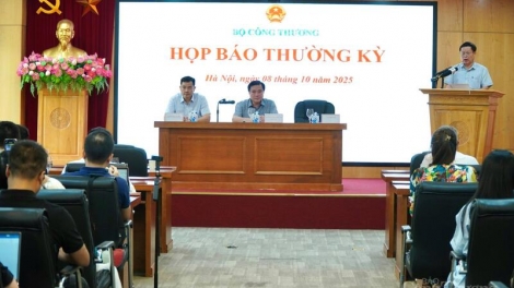 Chân kiềng xuất khẩu - "Cú huých" tăng trưởng quý cuối năm 2025