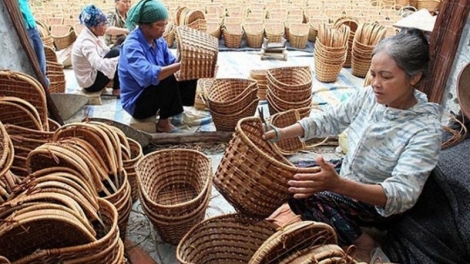  Phụ nữ làng nghề làm kinh tế, dựng tương lai xanh