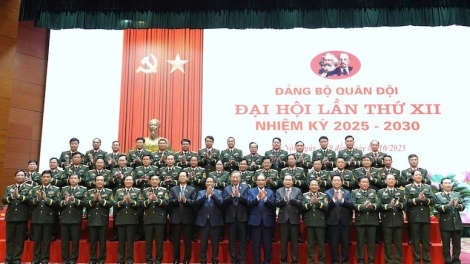 “Đoàn kết- Dân chủ- Kỉ cương- Kiên định- Đột phá- Phát triển” 