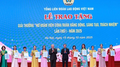 Tôn vinh, biểu dương những đóng góp to lớn của nữ đoàn viên, người lao động tiêu biểu