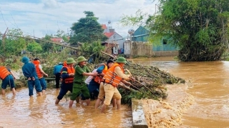 Thời sự 12h 8/11/2025: Thủ tướng đề nghị tập trung  khắc phục hậu quả bão lũ