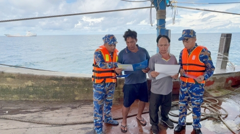 Vùng 5 Hải quân tăng cường chống khai thác IUU