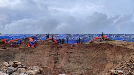 Đêm mưa xối xả, Khánh Hòa huy động mọi biện pháp cứu dân vùng lũ