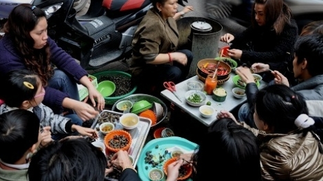 Nhìn nhận thế nào về “văn hoá vỉa hè” từ việc Hà Nội ra quân dỡ mái che, dọn dẹp vỉa hè?