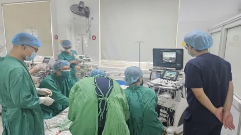 Cứu sống bệnh nhân trẻ tuổi sốc nhiễm trùng, viêm phổi ARDS do tụ cầu vàng, tổn thương cơ tim cấp