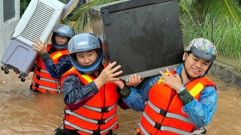 BĐBP Đắc Lắc hỗ trợ sơ tán người dân và tài sản trong mưa lũ