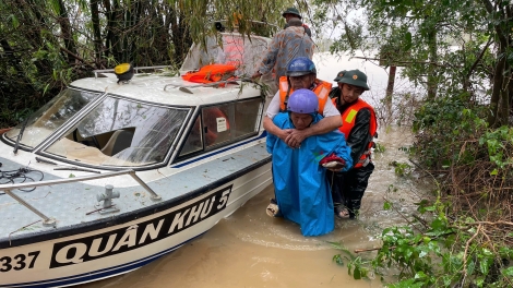 Đắk Lắk dồn lực mở đường cứu dân ở tâm lũ phía Đông