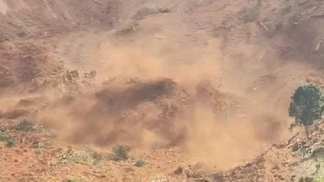 Miền núi Đà Nẵng: Sạt lở bất ngờ, ba người mất liên lạc