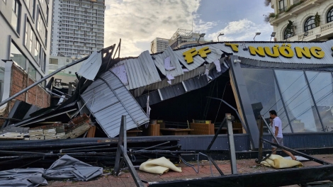 Bão số 13 làm trên 2.400 nhà tốc mái và 2 người tử vong tại Gia Lai