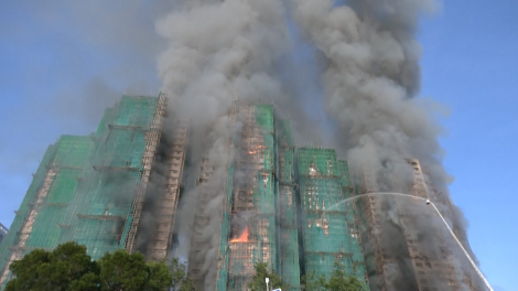 Cháy chung cư ở Hong Kong (Trung Quốc): Số người thương vong tiếp tục tăng