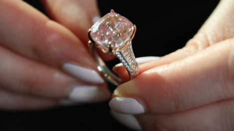 Những hiện vật mang giá trị vượt thời gian tại phiên đấu giá nhà Sotheby’s ở Geneva